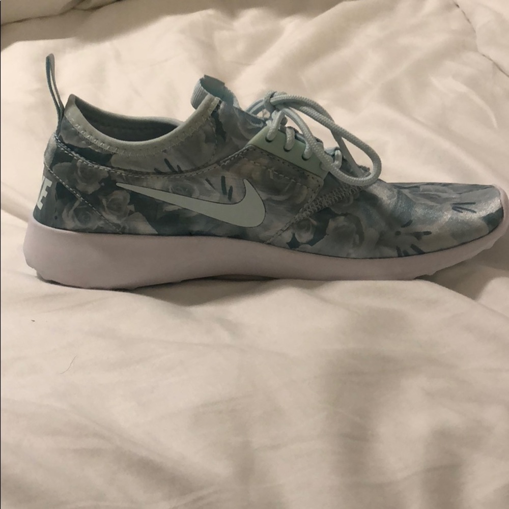 Nike’s! - Picture 3 of 5